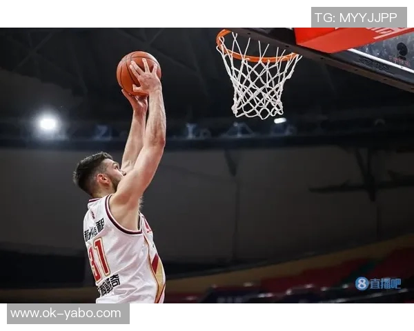 弗菲表现出色6投3中贡献12分3篮板1助攻1盖帽展现实力