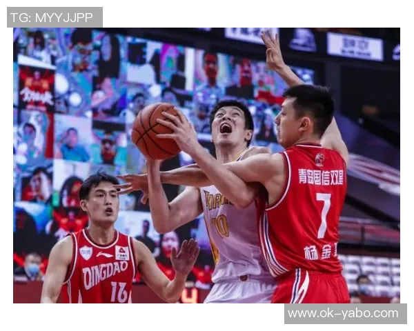 少林武僧与内姆哈德身高差距明显文班巧妙卡位争抢篮球引发热议